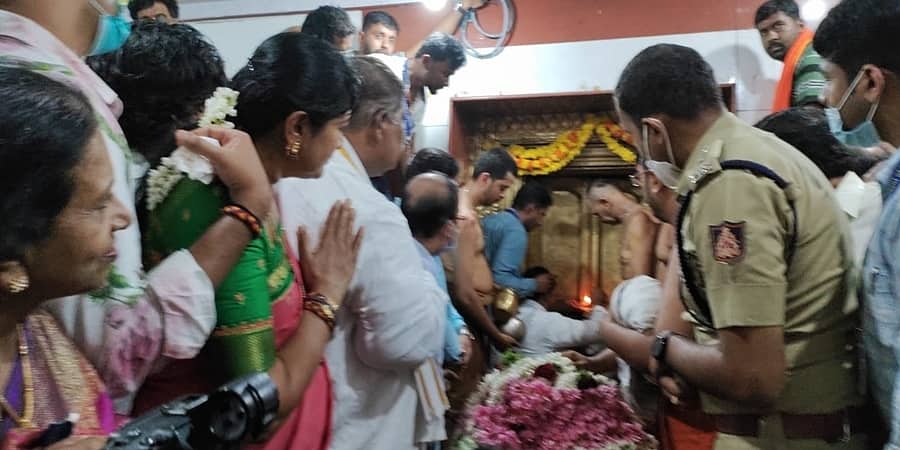 ಹಾಸನಾಂಬೆ ದೇವಿಯ ದರ್ಶನಕ್ಕೆ ತೆರೆ: ಗರ್ಭಗುಡಿ ಬಾಗಿಲು ಬಂದ್