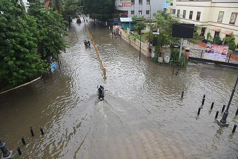 ಚೆನ್ನೈ, ಕಾಂಚೀಪುರಂ, ತಿರುವಳ್ಳೂರು ಮತ್ತು ಚೆಂಗಲ್ಪೇಟ್ ಜಿಲ್ಲೆಗಳ ಎಲ್ಲಾ ಶಿಕ್ಷಣ ಸಂಸ್ಥೆಗಳು ಸೋಮವಾರ(ನವೆಂಬರ್ 8) ಮತ್ತು ಮಂಗಳವಾರ, (ನವೆಂಬರ್ 9) ರಂದು ಮುಚ್ಚಲ್ಪಡುತ್ತವೆ ಎಂದು ಮುಖ್ಯಮಂತ್ರಿ ಎಂಕೆ ಸ್ಟಾಲಿನ್ ಮಾಧ್ಯಮಗಳಿಗೆ ತಿಳಿಸಿದ್ದಾರೆ.