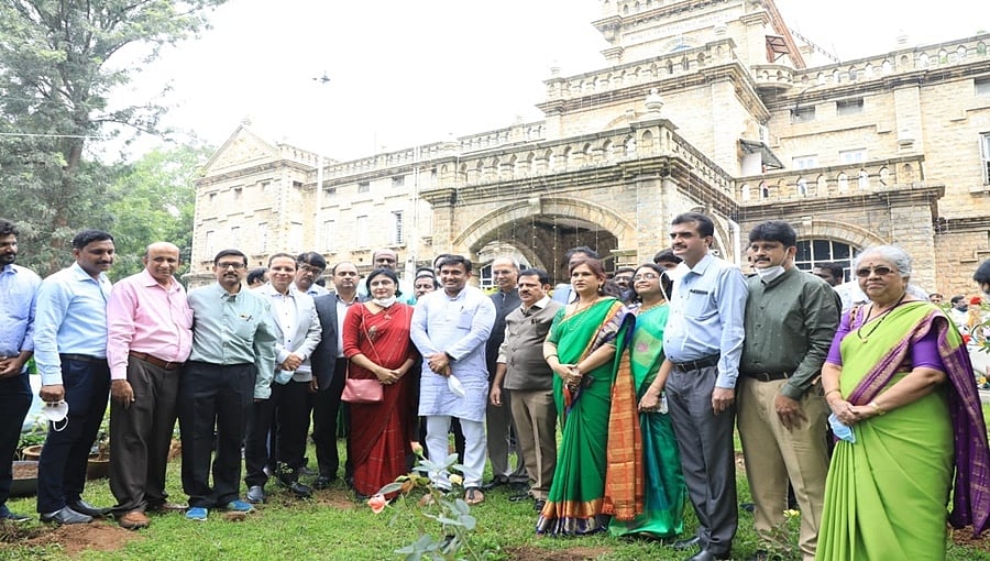 ಮುಂದಿನ ವಾರ ಮಕ್ಕಳಿಗೆ ಕೊರೋನಾ ಲಸಿಕೆ ಸಿಗುವ ನಿರೀಕ್ಷೆ: ಪುನೀತ್ ರಂತೆ ಯುವಜನತೆ ನೇತ್ರದಾನಕ್ಕೆ ಮುಂದಾಗಬೇಕು: ಸುಧಾಕರ್