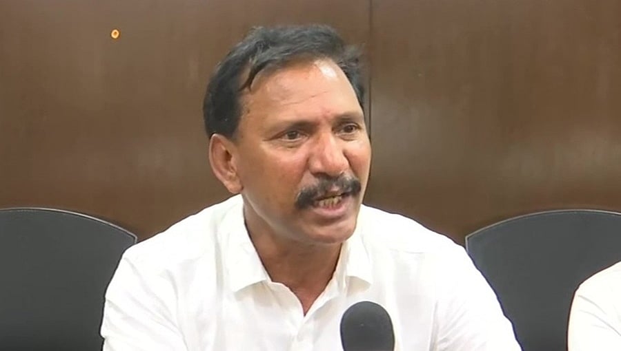 ಪರಿಷತ್ ಚುನಾವಣೆ: ಕಾಂಗ್ರೆಸ್ ಅಭ್ಯರ್ಥಿ ಯೂಸುಫ್ ಷರೀಫ್ ಬಾಬು ವಿರುದ್ಧ ದೂರು