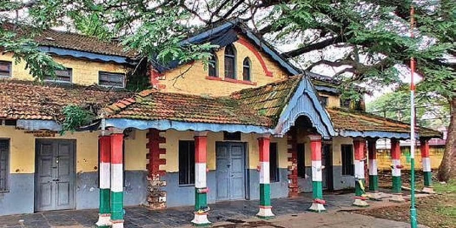 91 ವರ್ಷದ ಪುರಾತನ ಶಾಲೆ ಮೇಲೆ ರಿಯಲ್ ಎಸ್ಟೇಟ್ ಕಣ್ಣು; ನೆಲಸಮಗೊಳ್ಳುವ ಆತಂಕ!