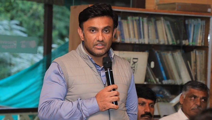 ಓಮಿಕ್ರಾನ್ ಆತಂಕ ಮಧ್ಯೆ ವಿಮಾನ ನಿಲ್ದಾಣಗಳಲ್ಲಿ ಪ್ರಯಾಣಿಕರ ತಪಾಸಣೆ: ಆರೋಗ್ಯ ಸಚಿವ ಡಾ. ಸುಧಾಕರ್ ಪರಿಶೀಲನೆ