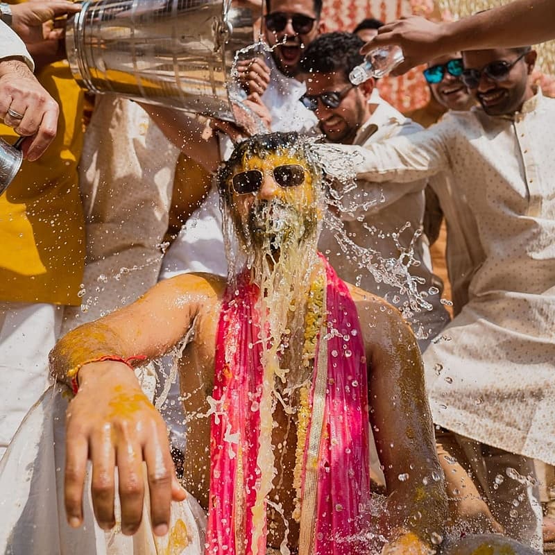 ಕಳೆದ ಒಂದೂವರೆ ವರ್ಷದಿಂದ ಡೇಟಿಂಗ್ ಮಾಡುತ್ತಿದ್ದ 33 ವರ್ಷದ ವಿಕ್ಕಿ ಕೌಶಲ್ ಮತ್ತು 38 ವರ್ಷದ ಕತ್ರಿನಾ ಅವರ ಸಂಬಂಧ ಕಳೆದ ದೀಪಾವಳಿ ಸಮಯದಲ್ಲಿ ಬಹಿರಂಗಗೊಂಡು ಅಧಿಕೃತವಾಗಿತ್ತು.