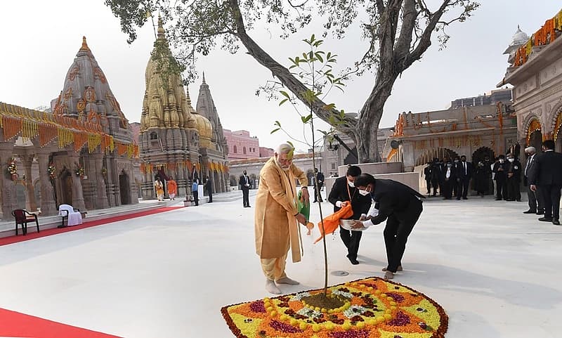ಐತಿಹಾಸಿಕ ಕಾಶಿ ವಿಶ್ವನಾಥ ದೇಗುಲ ಮತ್ತು ಪ್ರಮುಖ ದಶಾಶ್ವಮೇದ ಘಾಟ್‌ ಬಳಿ 339 ಕೋಟಿ ರೂ. ವೆಚ್ಚದಲ್ಲಿ ಇದನ್ನು ನಿರ್ಮಿಸಲಾಗಿದೆ.