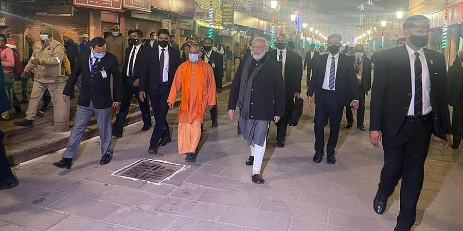 ವಾರಣಾಸಿ: ಮಧ್ಯರಾತ್ರಿಯಲ್ಲಿ ಮೋದಿ, ಯೋಗಿ ಆದಿತ್ಯನಾಥ್ ಪ್ರಮುಖ ಅಭಿವೃದ್ಧಿ ಕಾರ್ಯಗಳ ತಪಾಸಣೆ