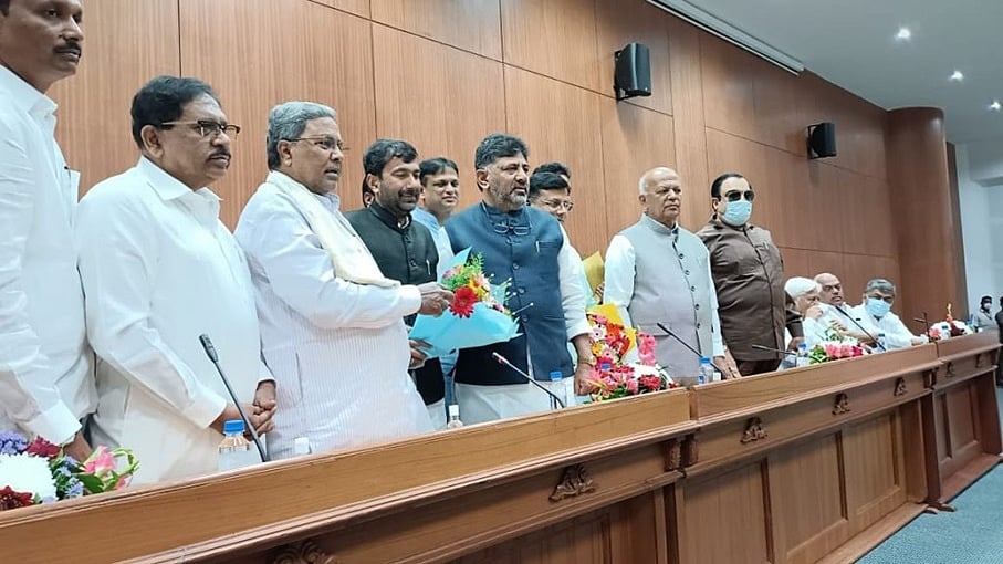 ಪರಿಷತ್ ಚುನಾವಣೆ ಫಲಿತಾಂಶ: ಆಡಳಿತರೂಢ ಪಕ್ಷವನ್ನು ಇಕ್ಕಟ್ಟಿಗೆ ಸಿಲುಕಿಸುವ ತಂತ್ರ; ಕಾಂಗ್ರೆಸ್ ಶಾಸಕಾಂಗ ಸಭೆ