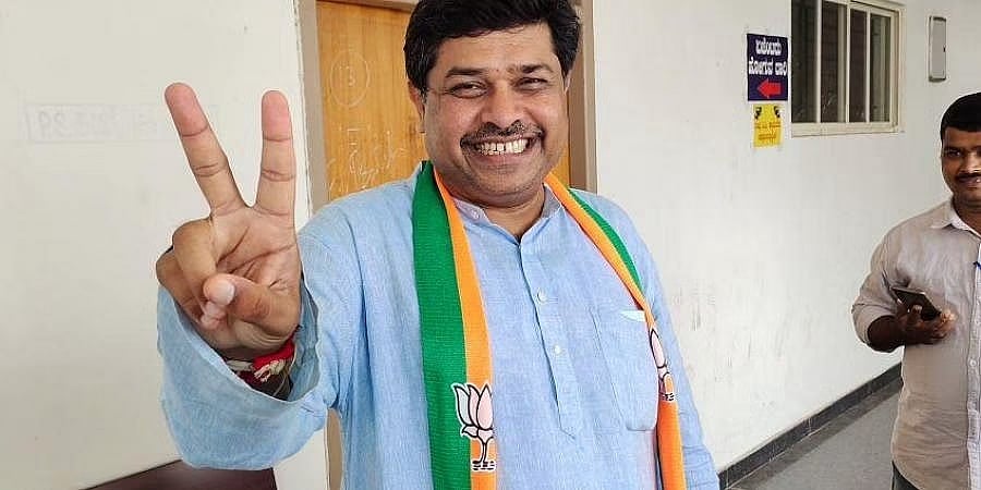 ಚಿತ್ರದುರ್ಗದಲ್ಲಿ ಕಮಲ 'ಕಿಲಕಿಲ': ಮೂರನೇ ಪ್ರಯತ್ನದಲ್ಲಿ ಖುಲಾಯಿಸಿದ ಕೆ.ಎಸ್. ನವೀನ್ ಅದೃಷ್ಟ!