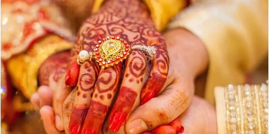 ಮುಖ್ಯಮಂತ್ರಿಗಳ ಸಾಮೂಹಿಕ ವಿವಾಹ ಯೋಜನೆ: ಸ್ಕೀಮ್ ನ ಲಾಭಾಂಶಕ್ಕಾಗಿ ತಂಗಿಯನ್ನೇ ಮದುವೆಯಾದ ಅಣ್ಣ!
