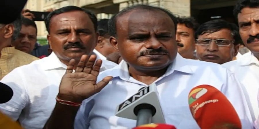 ಎಂಇಎಸ್ ಪುಂಡರಿಂದ ಪೊಲೀಸ್ ವಾಹನಗಳಿಗೆ ಬೆಂಕಿ ಅಕ್ಷಮ್ಯ, ದುರುಳರಿಗೆ ಕನ್ನಡಿಗರ ಶಕ್ತಿ ತೋರಿಸಬೇಕು: ಎಚ್ ಡಿಕೆ