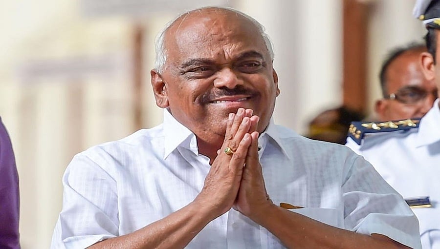 ಶಾಸನಸಭೆಯಲ್ಲಿ ಎಂತಹ ಮೇಲ್ಪಂಕ್ತಿ ಹಾಕಿ ಬಿಟ್ಟಿರಿ! ವಿದ್ವತ್ ಕೇವಲ ಪೊಳ್ಳು ಭಾಷಣಕ್ಕೆ ಸೀಮಿತ; ತಿಪ್ಪೆ ಸಾರಿಸುವ ಕ್ಷಮೆ ನಿಮಗೆ ಭೂಷಣವೇ?