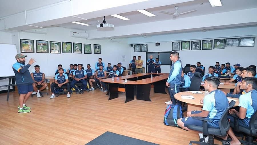 ಬೆಂಗಳೂರಿನ ಎನ್‌ಸಿಎನಲ್ಲಿ ರೋಹಿತ್ ಶರ್ಮಾ; ಅಂಡರ್-19 ತಂಡದೊಂದಿಗೆ ಸಮಾಲೋಚನೆ; ಆಟಗಾರರಿಗೆ ಟಿಪ್ಸ್!