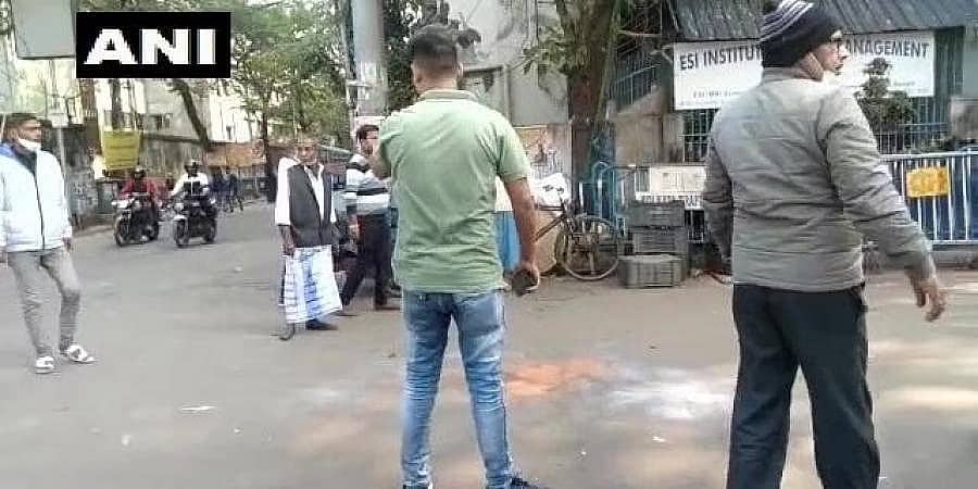 ಕೋಲ್ಕತ್ತಾ ಮುನ್ಸಿಪಲ್ ಕಾರ್ಪೊರೇಷನ್ ಚುನಾವಣೆ ವೇಳೆ ಬಾಂಬ್ ಸ್ಫೋಟ: ಮೂವರು ಮತದಾರರಿಗೆ ಗಾಯ