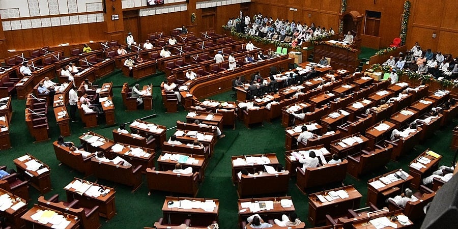 ಮಾತನಾಡಲು ಅವಕಾಶ ಕೊಡಿ: ಕಲಾಪ ಸರಿದಾರಿಗೆ ತರಲು ಸಭಾಧ್ಯಕ್ಷರು ಸುಸ್ತೋ ಸುಸ್ತು; ವಿಧಾನಸಭೆ ಕೊನೆ ದಿನದ ಕಥೆ ವ್ಯಥೆ!