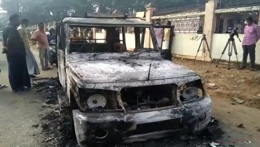 ಕೇರಳ: ಕ್ರಿಸ್ ಮಸ್ ಆಚರಣೆ ವೇಳೆ ಗಲಾಟೆ; ಪೊಲೀಸರ ಮೇಲೆ ದಾಳಿ, ಜೀಪಿಗೆ ಬೆಂಕಿ, 150 ಕಾರ್ಖಾನೆ ಕಾರ್ಮಿಕರ ಬಂಧನ