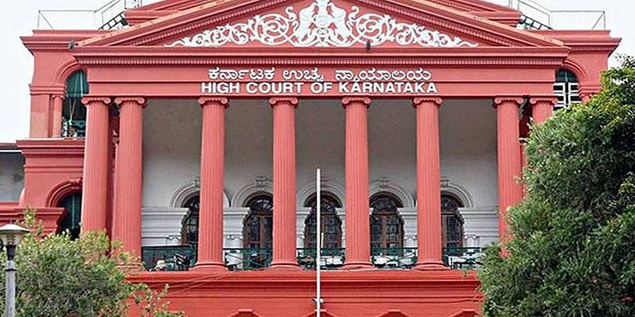 ನೈತಿಕ ಪೊಲೀಸ್ ಗಿರಿ: ಬೆಳಗಾವಿ ಪೊಲೀಸ್ ಇನ್ಸ್ ಪೆಕ್ಟರ್ ಗೆ ಹೈಕೋರ್ಟ್ ದಂಡ! 