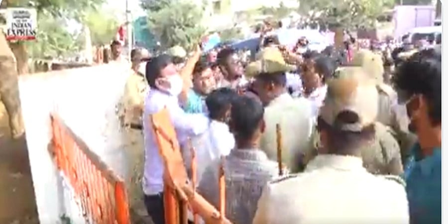 ಮಾಜಿ ಶಾಸಕ ನೇಮಿರಾಜ್ ನಾಯ್ಕ್ ಗೆ ಚಪ್ಪಲಿ ತೋರಿಸಿದ ಹಾಲಿ ಶಾಸಕ ಭೀಮಾ ನಾಯ್ಕ್- ವಿಡಿಯೋ ವೈರಲ್ 
