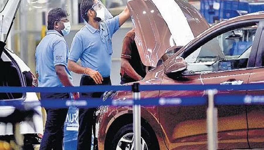 ಮುಂದಿನ ವರ್ಷ ಕಾರು-ಮನೆ ಖರೀದಿ ಮತ್ತಷ್ಟು ದುಬಾರಿ?: ಸಾಮಾನ್ಯ ಗ್ರಾಹಕನ ಜೇಬಿಗೆ ಕತ್ತರಿ