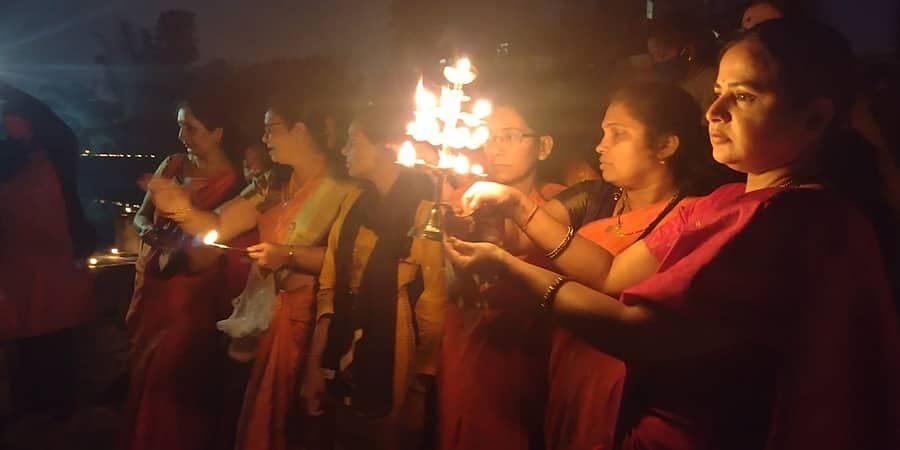 ಬೆಂಗಳೂರು: ಕೊತ್ತನೂರು ಕೆರೆಯಲ್ಲಿ ಗಂಗಾರತಿ