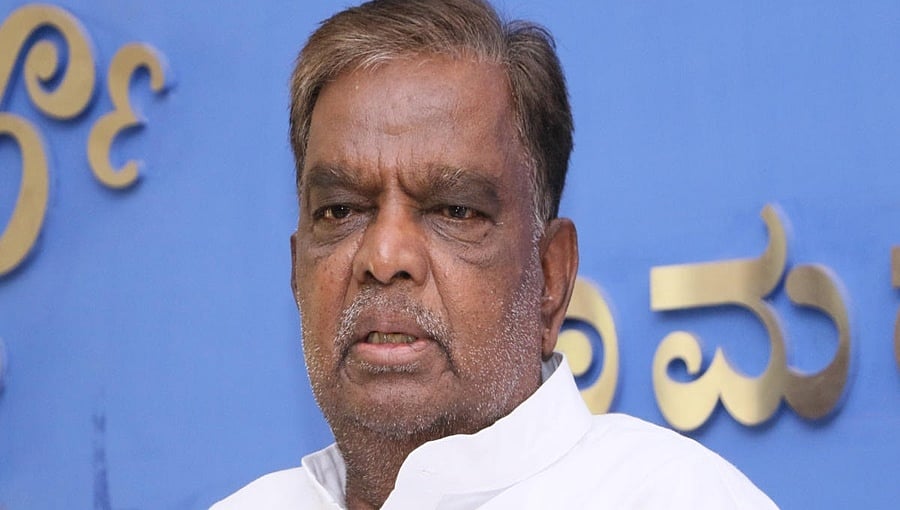 ಚುನಾವಣೆಯಲ್ಲಿ ಸೋಲಿಸಿದವರ ಜೊತೆ ಕೈಜೋಡಿಸಿರುವುದು ಹಾಸ್ಯಾಸ್ಪದ: ಸಿದ್ದರಾಮಯ್ಯ ವಿರುದ್ಧ ಶ್ರೀನಿವಾಸ್ ಪ್ರಸಾದ್ ವ್ಯಂಗ್ಯ