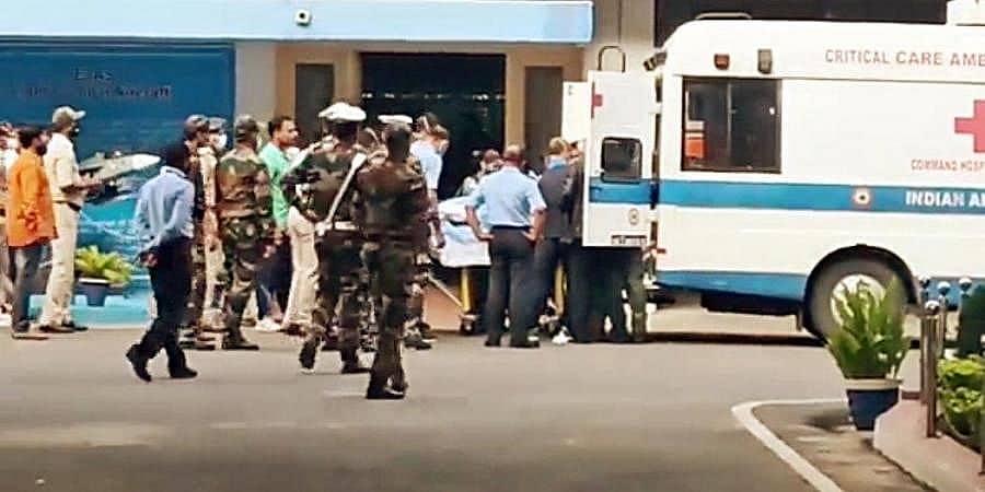 ಹೆಲಿಕಾಪ್ಟರ್ ಪತನ: ಗಾಯಾಳು ಕ್ಯಾಪ್ಟನ್ ವರುಣ್ ಸಿಂಗ್ ಬೆಂಗಳೂರು ಕಮಾಂಡ್ ಆಸ್ಪತ್ರೆಗೆ ಸ್ಥಳಾಂತರ