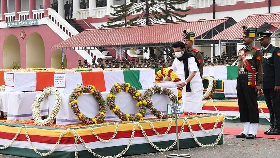 ಸೇನಾ ಹೆಲಿಕಾಪ್ಟರ್ ದುರಂತದಲ್ಲಿ ಅಗಲಿದ ವೀರ ಸೇನಾನಿಗಳಿಗೆ ತಮಿಳು ನಾಡು ಸರ್ಕಾರ ಗೌರವ, ಸಿಎಂ ಸ್ಟಾಲಿನ್ ಪುಷ್ಪ ನಮನ, ಪಾರ್ಥಿವ ಶರೀರ ದೆಹಲಿಗೆ ರವಾನೆ