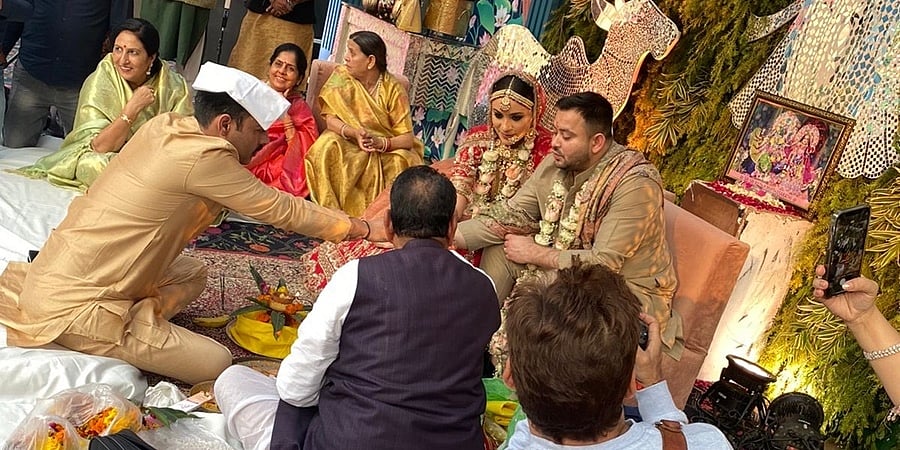 ಬಾಲ್ಯದ ಗೆಳತಿಯೊಂದಿಗೆ ದಾಂಪತ್ಯ ಜೀವನಕ್ಕೆ ಕಾಲಿಟ್ಟ ಬಿಹಾರ ಪ್ರತಿಪಕ್ಷ ನಾಯಕ ತೇಜಸ್ವಿ ಯಾದವ್