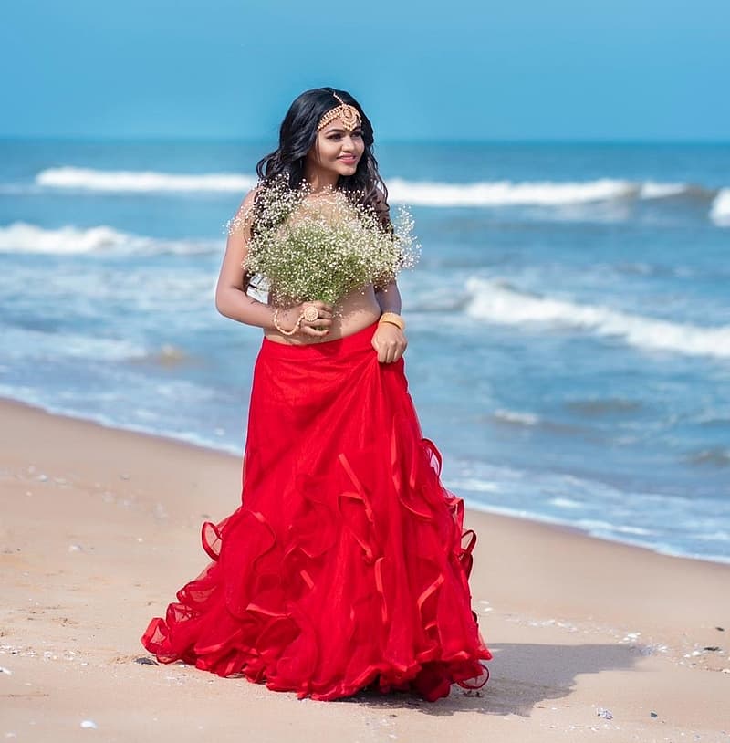 ಆಗಾಗ ಮಾದಕ ಫೋಟೋಗಳನ್ನು ಹಂಚಿಕೊಳ್ಳುವ ನಟಿ ಶಾಲು 'ಕಾಂಜೀವರಂ', 'ಮಾಯಿಲು', 'ದಶಾವತಾರಂ' ಮೊದಲಾದ ಸಿನಿಮಾಗಳಲ್ಲಿ ಅಭಿನಯಿಸಿದ್ದಾರೆ.