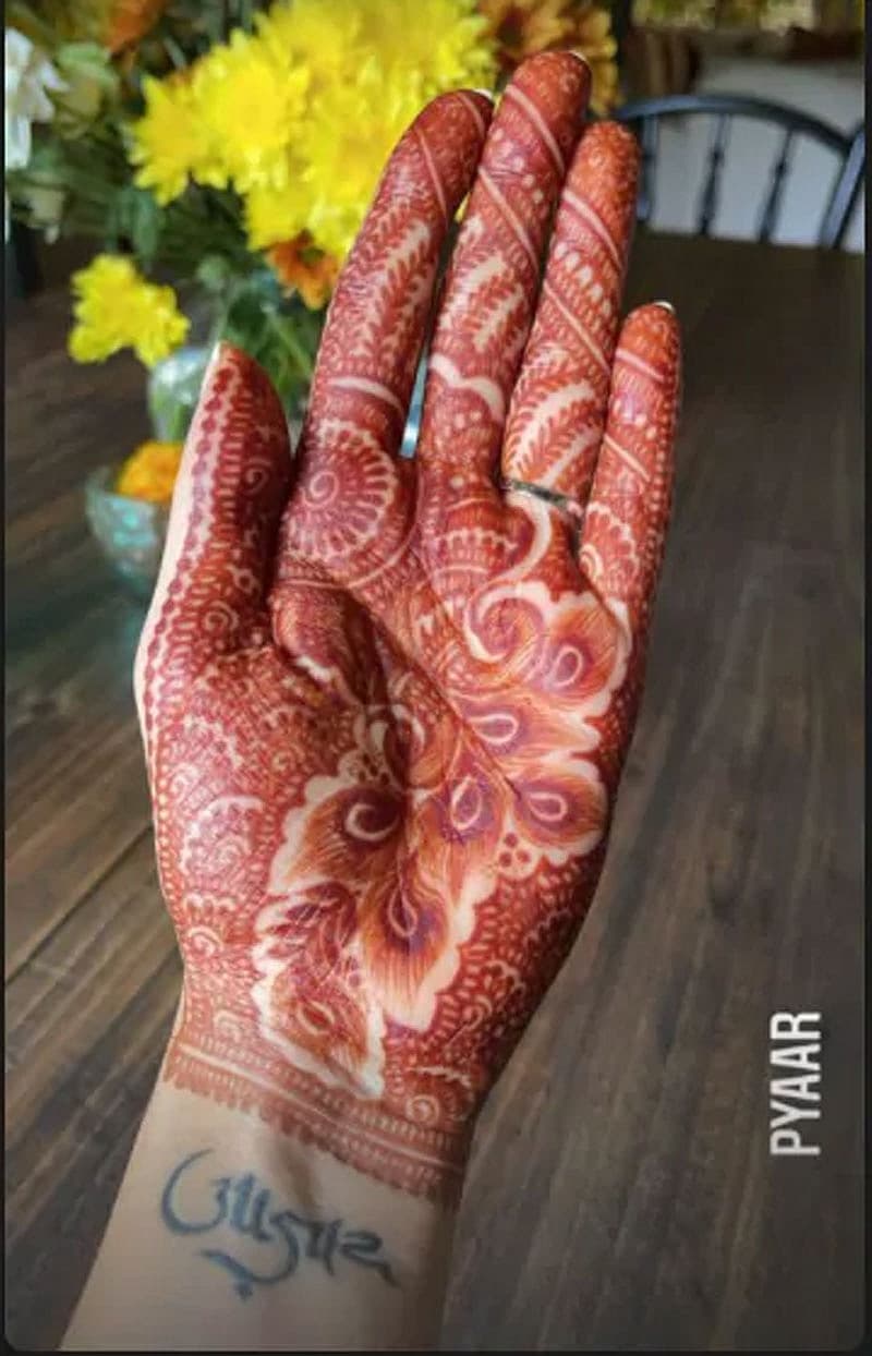 ಈ ಫೋಟೋಗಳಿಗೆ 'ಪ್ಯಾರ್' (ಪ್ರೀತಿ) ಎಂದು ಶೀರ್ಷಿಕೆ ಹಾಕಿದ್ದಾರೆ.