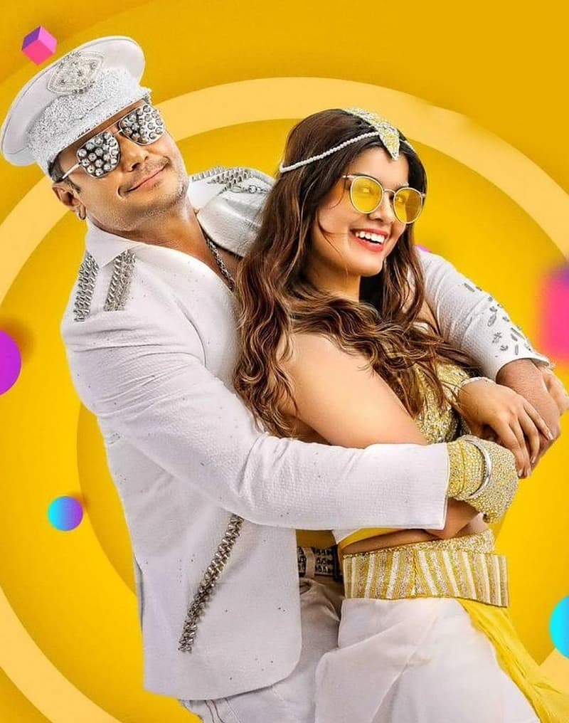 ರಾಕಿಂಗ್ ಸ್ಟಾರ್ ಯಶ್ ಅಭಿನಯದ 'ಕೆಜಿಎಫ್' ಚಿತ್ರದ ಮೊದಲ ದಿನದ ಬಾಕ್ಸ್ ಆಫೀಸ್ ಕಲೆಕ್ಷನ್ ದಾಖಲೆ ಮುರಿಯದಿದ್ದರೂ ಅದರ ಸಮೀಪಕ್ಕೆ ರಾಬರ್ಟ್ ಧಾವಿಸುವ ಮೂಲಕ ಬಿಡುಗಡೆಯಾದ ಮೊದಲ ದಿನ ಕರ್ನಾಟಕ ಒಂದರಲ್ಲಿಯೇ 17.04 ಕೋಟಿ ಕಲೆಕ್ಷನ್ ಮಾಡಿದೆ.