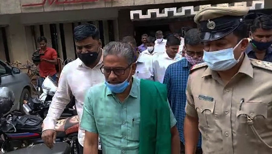 ಸಾರಿಗೆ ನೌಕರರ ಮುಷ್ಕರಕ್ಕೆ ಕುಮ್ಮಕ್ಕು ನೀಡಿದ ಆರೋಪ: ಕೋಡಿಹಳ್ಳಿ ಚಂದ್ರಶೇಖರ್ ಪೊಲೀಸರ ವಶಕ್ಕೆ