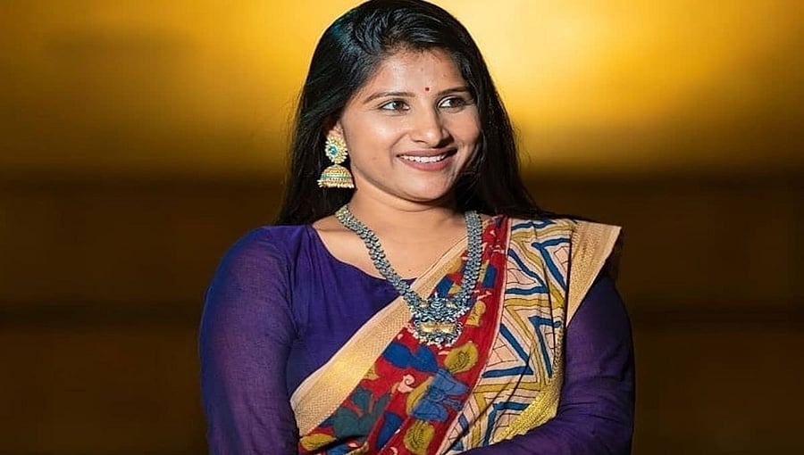 ಮಸ್ಕಿ ವಿಧಾನಸಭೆ ಉಪಚುನಾವಣೆ: ಬಿಜೆಪಿ ಅಭ್ಯರ್ಥಿ ಪ್ರತಾಪ್ ಗೌಡ ಪಾಟೀಲ್ ಪರ ತೆಲುಗು ಗಾಯಕಿ 'ಮಂಗ್ಲಿ' ಪ್ರಚಾರ