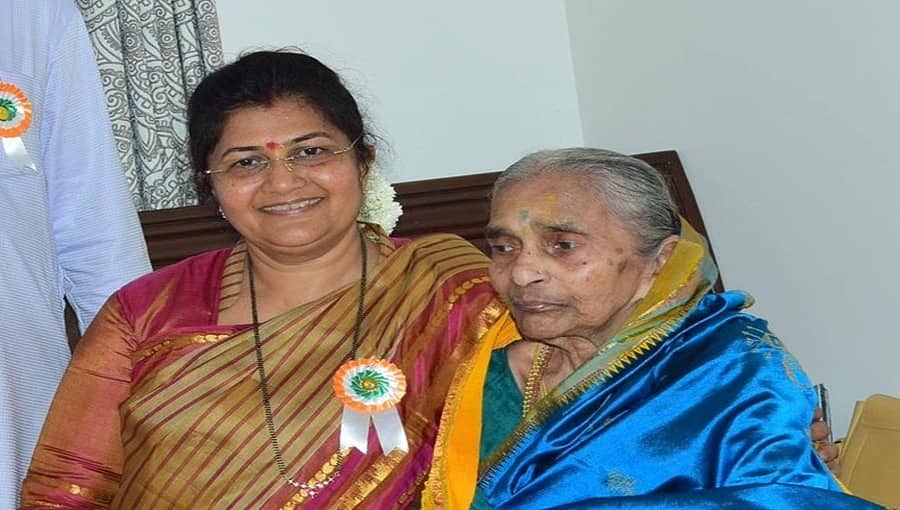 ಯುಗಾದಿ ಹಬ್ಬದಂದೇ ಸಚಿವೆ ಶಶಿಕಲಾ ಜೊಲ್ಲೆಗೆ ಮಾತೃ ವಿಯೋಗ!