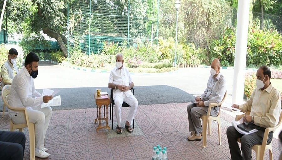 ರಾಜ್ಯದಲ್ಲಿ ಹೆಚ್ಚುತ್ತಲೇ ಇದೆ ಕೋವಿಡ್-19: ಸಿಎಂ ಯಡಿಯೂರಪ್ಪ ನೇತೃತ್ವದಲ್ಲಿ ತುರ್ತು ಸಭೆ ಮುಕ್ತಾಯ