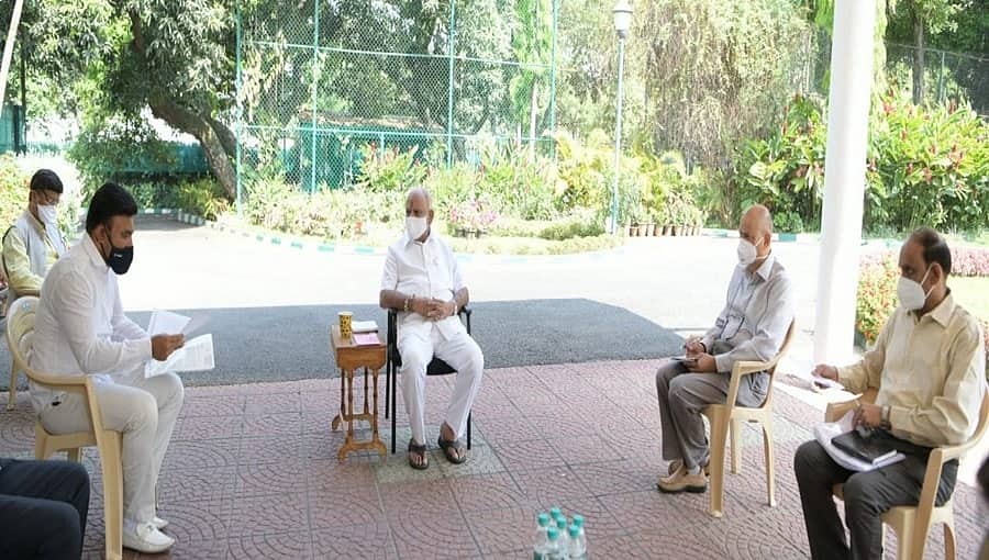 ರಾಜ್ಯದಲ್ಲಿ ಹೆಚ್ಚುತ್ತಲೇ ಇದೆ ಕೋವಿಡ್-19: ಸಿಎಂ ಯಡಿಯೂರಪ್ಪ ನೇತೃತ್ವದಲ್ಲಿ ತುರ್ತು ಸಭೆ ಮುಕ್ತಾಯ
