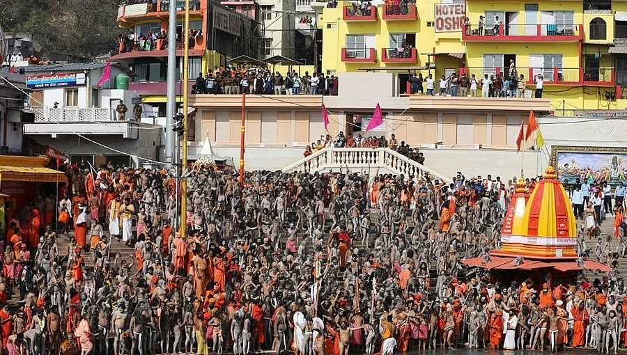 ಕೊರೋನಾ ಕರಿಛಾಯೆಯಿಂದ ಮಹಾಕುಂಭ ಮೇಳಕ್ಕೆ ಬ್ರೇಕ್?: ಧಾರ್ಮಿಕ ಕಾರ್ಯ ನಿಲ್ಲಿಸುವುದಾಗಿ ನಿರಂಜನಿ ಅಖಾಡಾ ಘೋಷಣೆ