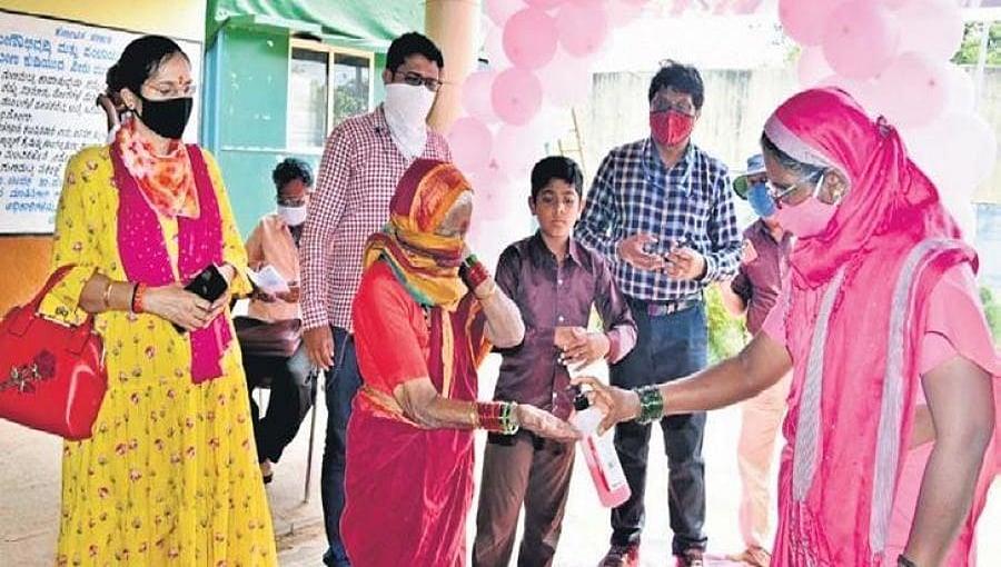 ಉಪ ಚುನಾವಣೆ: ರಾಜ್ಯದ ಮೂರು ಕ್ಷೇತ್ರಗಳಲ್ಲಿ ಬಿಜೆಪಿ-ಕಾಂಗ್ರೆಸ್ ಮಧ್ಯೆ ನೇರ ಹಣಾಹಣಿ, ನೀರಸ ಮತದಾನ