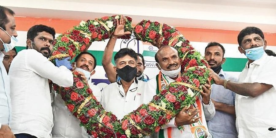 13 ತಿಂಗಳಿಂದ ಕೊರೋನಾ ಸೋಂಕು ನಿಯಂತ್ರಿಸಲು ಸರ್ಕಾರ ವಿಫಲ, ಜನರ ಜೀವದ ಜೊತೆ ಚೆಲ್ಲಾಟ: ಡಿಕೆ ಶಿವಕುಮಾರ್