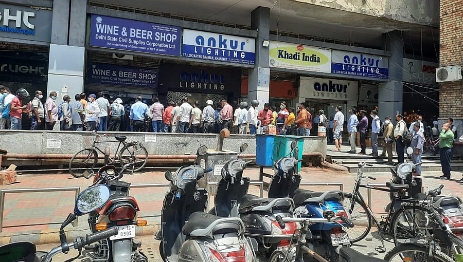 ಆಲ್ಕೋಹಾಲ್ ನಿಂದ ಮಾತ್ರ ಕೊರೋನಾ ಓಡಿಸಲು ಸಾಧ್ಯ, ಔಷಧಿಗಳಿಂದ ಪ್ರಯೋಜನವಿಲ್ಲ: ದೆಹಲಿ ಮಹಿಳೆಯ ಮನದಾಳದ ಮಾತು!