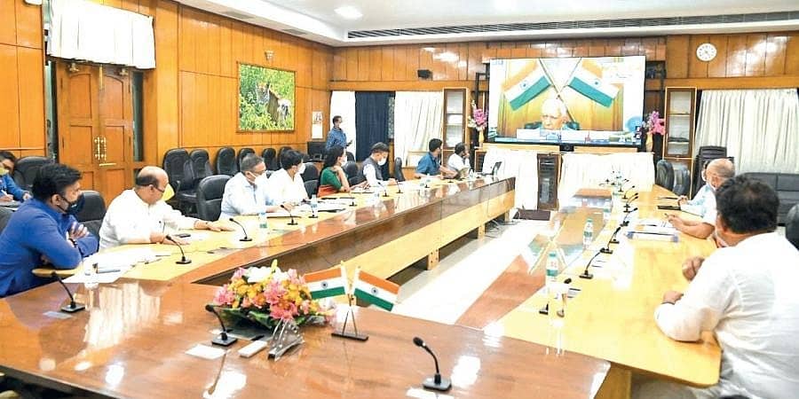 ರಾಜ್ಯಪಾಲರ ಸರ್ವಪಕ್ಷ ಸಭೆ: ಕಾಂಗ್ರೆಸ್, ಬಿಜೆಪಿ ನಡುವೆ ವಾಕ್ಸಮರ