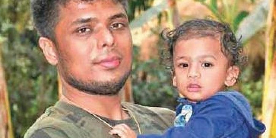 ಒಡಿಶಾ: ಮಗನ ಜನ್ಮ ದಿನಕ್ಕೆ ಉಡುಗೊರೆಯಾಗಿ ಚಂದ್ರನ ಮೇಲೆ ಒಂದು ಎಕರೆ ಭೂಮಿ ಖರೀದಿಸಿದ ಯೋಧ!