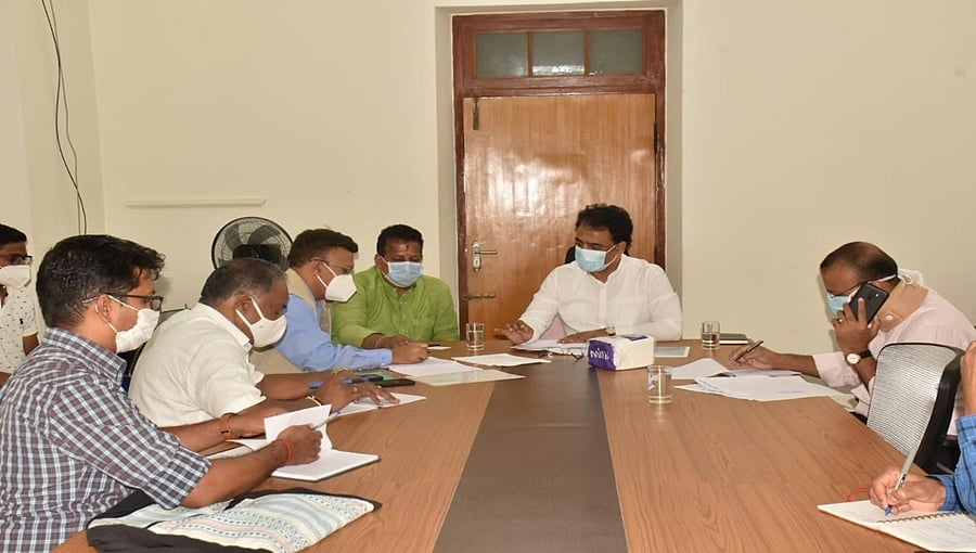 ಮೃತದೇಹಗಳನ್ನು ಕೂಡಲೇ ಸಂಬಂಧಿಕರಿಗೆ ಹಸ್ತಾಂತರಿಸಿ, ವಿಳಂಬ ಮಾಡಿದರೆ ಆಸ್ಪತ್ರೆಗಳ ಮೇಲೆ ಕ್ರಮ: ಡಿಸಿಎಂ ಎಚ್ಚರಿಕೆ