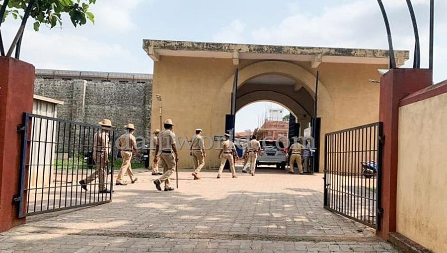 ಮಂಗಳೂರು ಜೈಲಿನಲ್ಲಿ ಕೈದಿಗಳ ಮಾರಾಮಾರಿ: ಇಬ್ಬರಿಗೆ ಗಾಯ