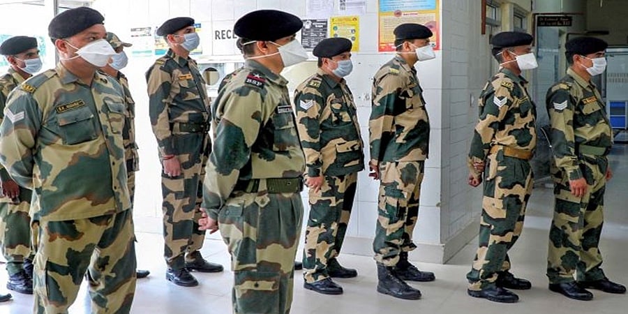 ಕೋವಿಡ್ ಪರಿಸ್ಥಿತಿ ನಿರ್ವಹಣೆ: ನಿವೃತ್ತ ಸೇನಾ ವೈದ್ಯಕೀಯ ಸಿಬ್ಬಂದಿಗಳ ಬಳಕೆಗೆ ಕೇಂದ್ರ ಮುಂದು
