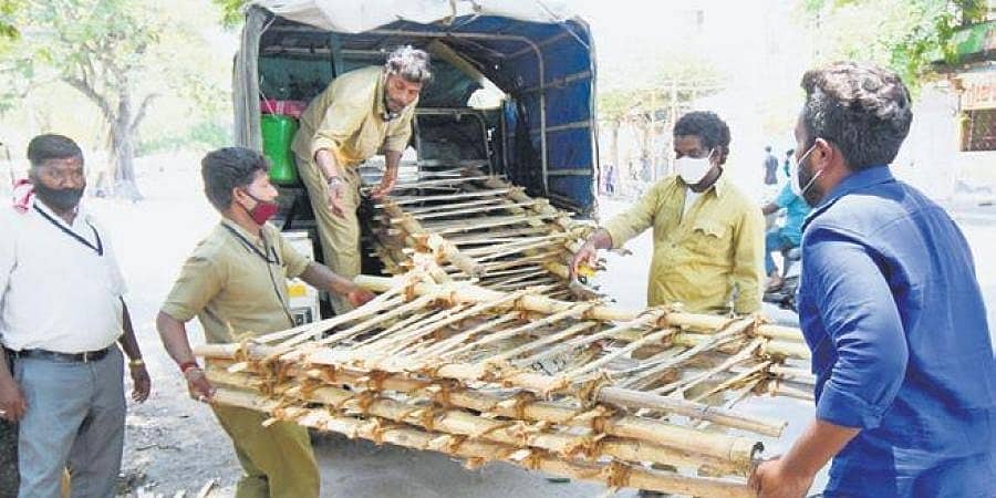 ಕೋವಿಡ್ ಎರಡನೇ ಅಲೆಯಿಂದ ಸಾವಿನ ಸಂಖ್ಯೆ ಹೆಚ್ಚಳ: 'ಬಿದಿರಿನ ಚಟ್ಟ' ಗಳಿಗೆ ಹೆಚ್ಚಿದ ಬೇಡಿಕೆ!