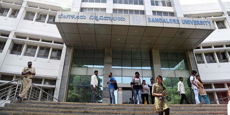 ನಗರದಲ್ಲಿ ಹೆಚ್ಚಿದ ಕೊರೋನಾ: ಆನ್'ಲೈನ್ ತರಗತಿ ಆರಂಭಕ್ಕೆ ಬೆಂಗಳೂರು ವಿವಿ ನಿರ್ಧಾರ
