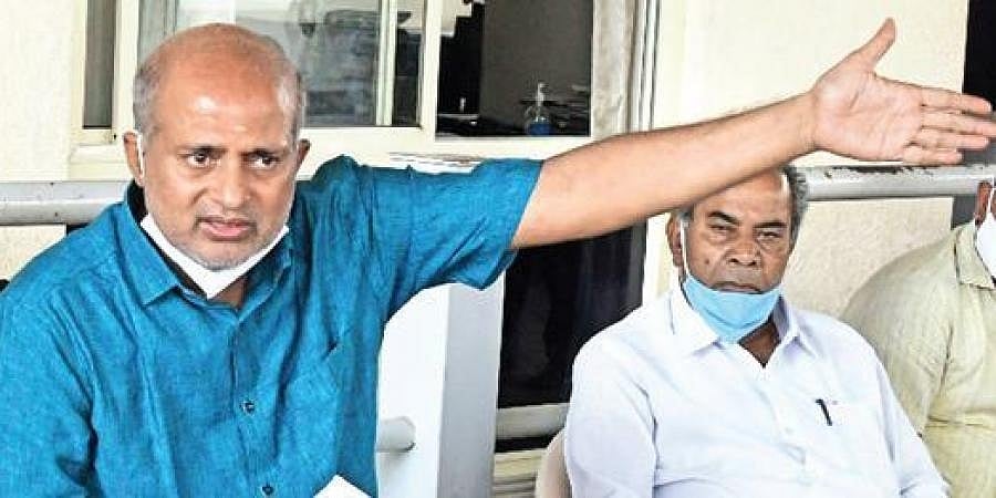 ಜಿಲ್ಲಾ ಉಸ್ತುವಾರಿ ಸಚಿವ ಬದುಕಿದ್ದಾರಾ? ಜಿಲ್ಲಾಡಳಿತ ಸತ್ತುಹೋಗಿದೆಯೇ?: ಸಾ.ರಾ. ಮಹೇಶ್