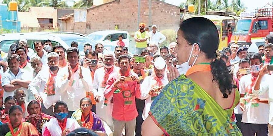 ಪತಿ ಸುರೇಶ್ ಅಂಗಡಿ ಹೆಸರಿಗೆ ತಕ್ಕಂತೆ ಕೆಲಸ ಮಾಡುತ್ತೇನೆ: ಬೆಳಗಾವಿ ನೂತನ ಸಂಸದೆ ಮಂಗಳಾ ಅಂಗಡಿ