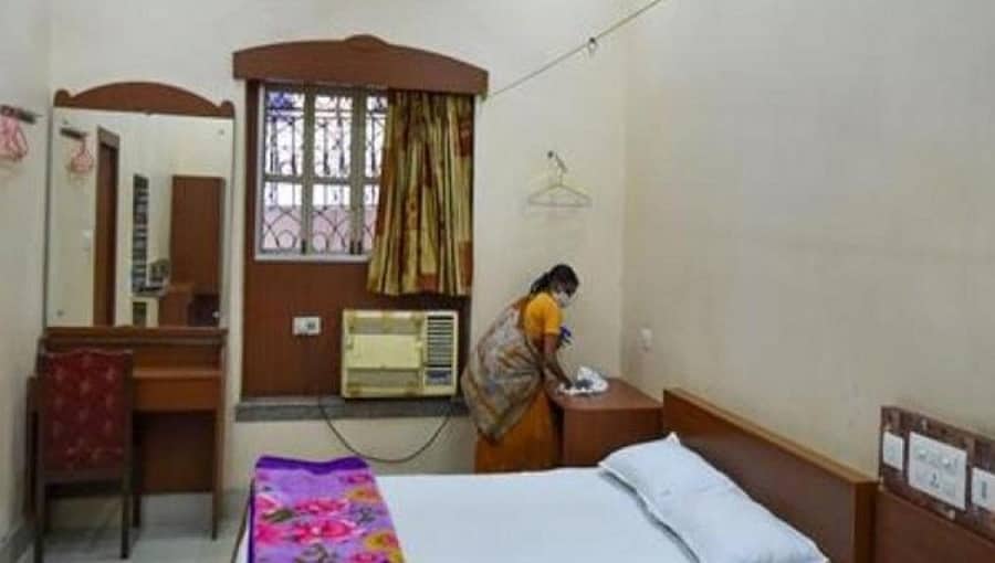 'ದೇಹದ ಉಷ್ಣತೆ, ಆಕ್ಸಿಜನ್ ಮಟ್ಟದ ಮೇಲೆ ನಿಗಾ ಇರಿಸಿ, ಸಾಕಷ್ಟು ನೀರು ಕುಡಿಯಿರಿ': ಕೋವಿಡ್ ಸೋಂಕಿತರಿಗೆ ಹೋಂ ಐಸೊಲೇಷನ್ ಕೈಪಿಡಿ 