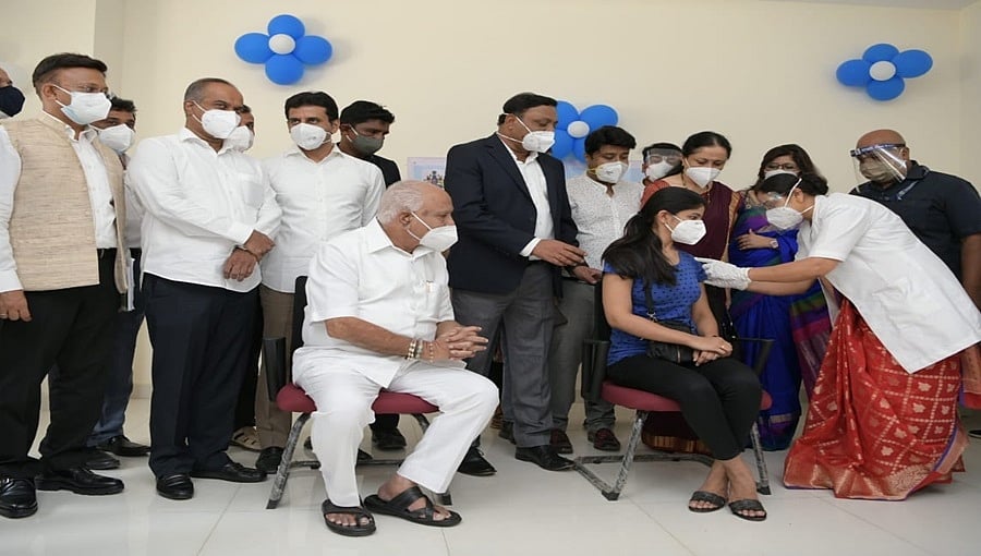 ಲಸಿಕೆಗೆ ಹೆಚ್ಚು ಹಣ ಕೇಳುವ ಆಸ್ಪತ್ರೆಗಳ ವಿರುದ್ಧ ಕ್ರಮ: 18 ವರ್ಷ ಮೇಲ್ಪಟ್ಟವರಿಗೆ ಲಸಿಕಾ ಅಭಿಯಾನಕ್ಕೆ ಸಿಎಂ ಯಡಿಯೂರಪ್ಪ ಚಾಲನೆ