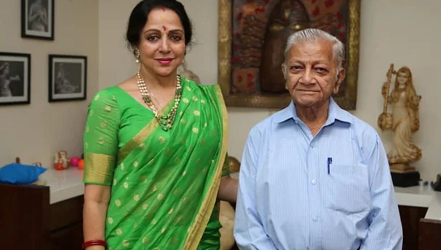 ಕೋವಿಡ್ ನಿಂದ ಆಪ್ತ ಕಾರ್ಯದರ್ಶಿ ನಿಧನ: ನಟಿ, ಸಂಸದೆ ಹೇಮಾಮಾಲಿನಿ ಭಾವುಕ ವಿದಾಯ